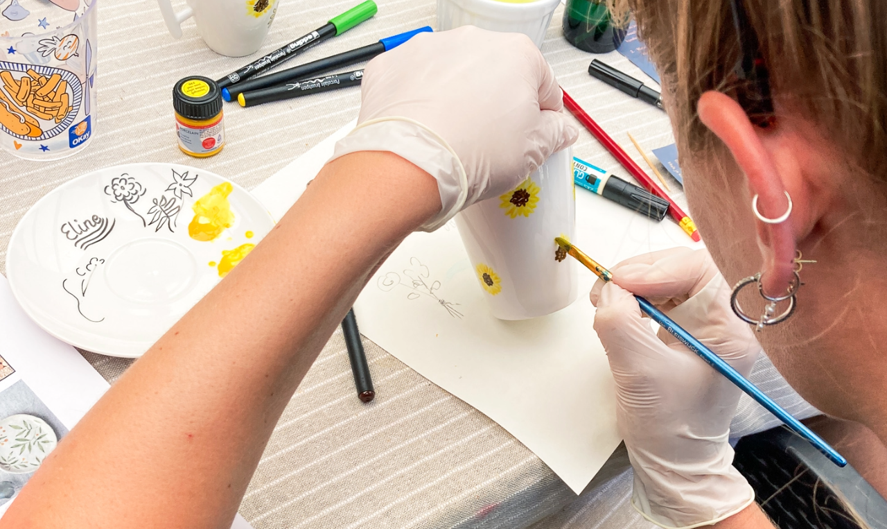 Atelier de peinture sur porcelaine à Autun - Création d’objets uniques